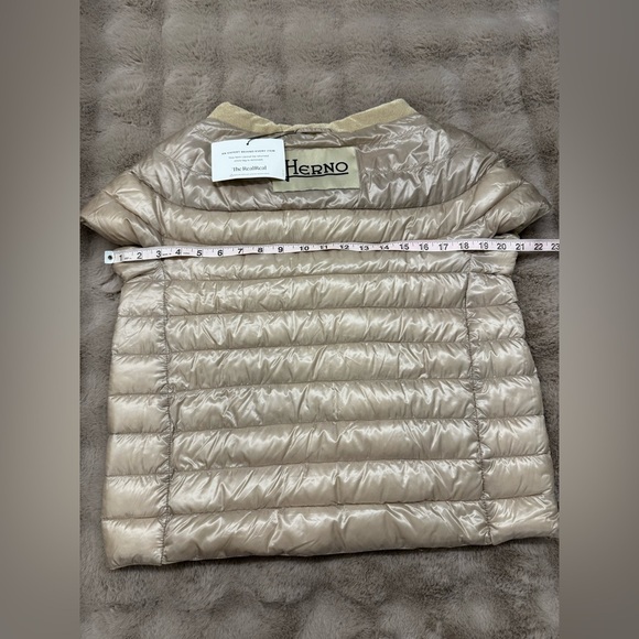 HERNO Gold-tone lurex short sleeve puffer jacket 42 - Picture 13 of 17